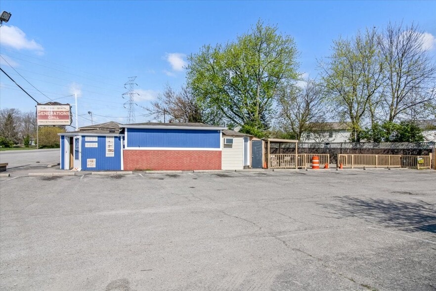 More Photos Of 7628 Southeastern Ave, Indianapolis Restaurant For Sale