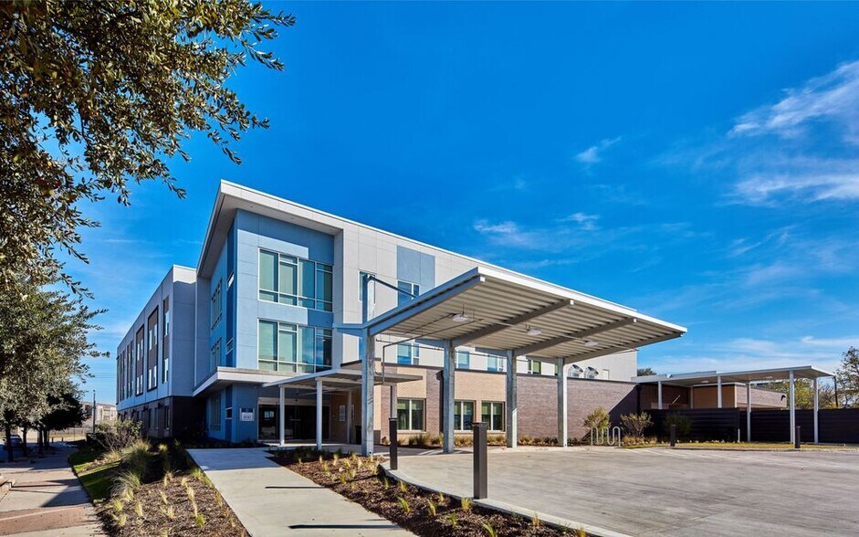 More Photos Of 8130 Meadow Rd, Dallas Healthcare For Sale