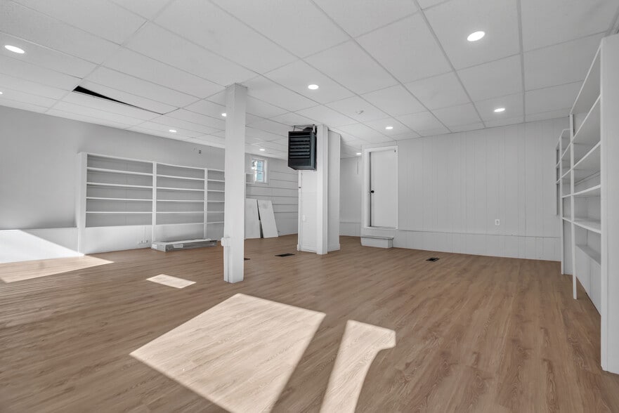 More Photos Of 415 Broad St, Cumberland Flex For Lease