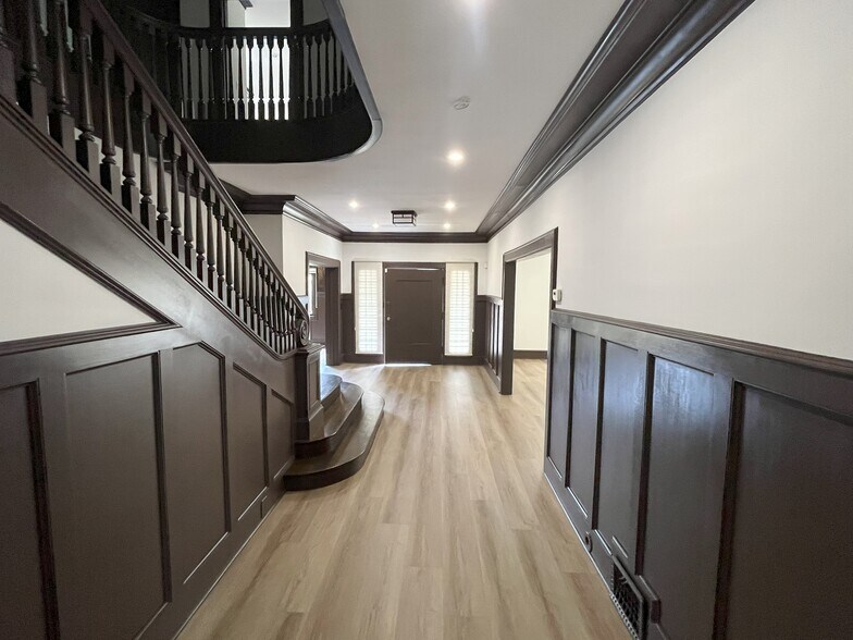 More Photos Of 658 S Bronson Ave, Los Angeles Office Residential For Sale