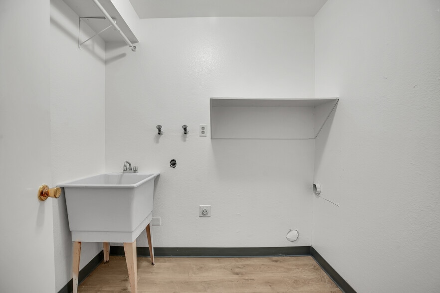 More Photos Of 17792 Webster Rd, Gladstone Apartments For Sale