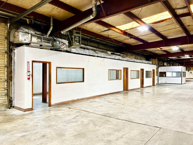 More Photos Of 1207 Butler St, Oxford Warehouse For Sale