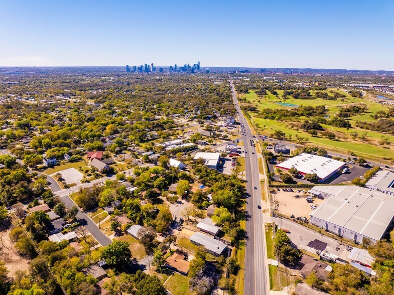 More Photos Of 4708 Heflin Ln, Austin Freestanding For Lease