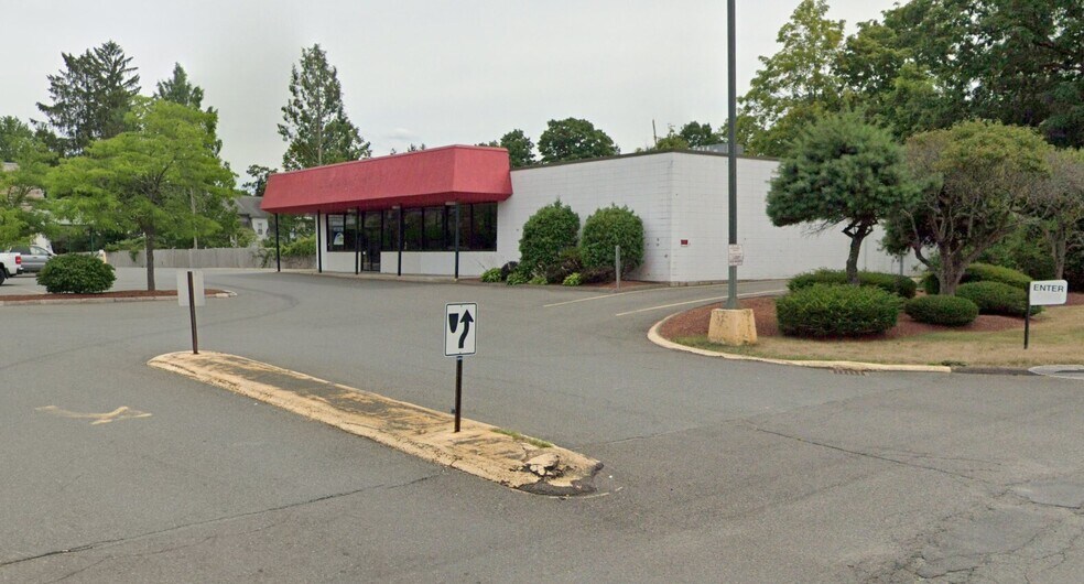 More Photos Of 493 Bernardston Rd, Greenfield Freestanding For Lease