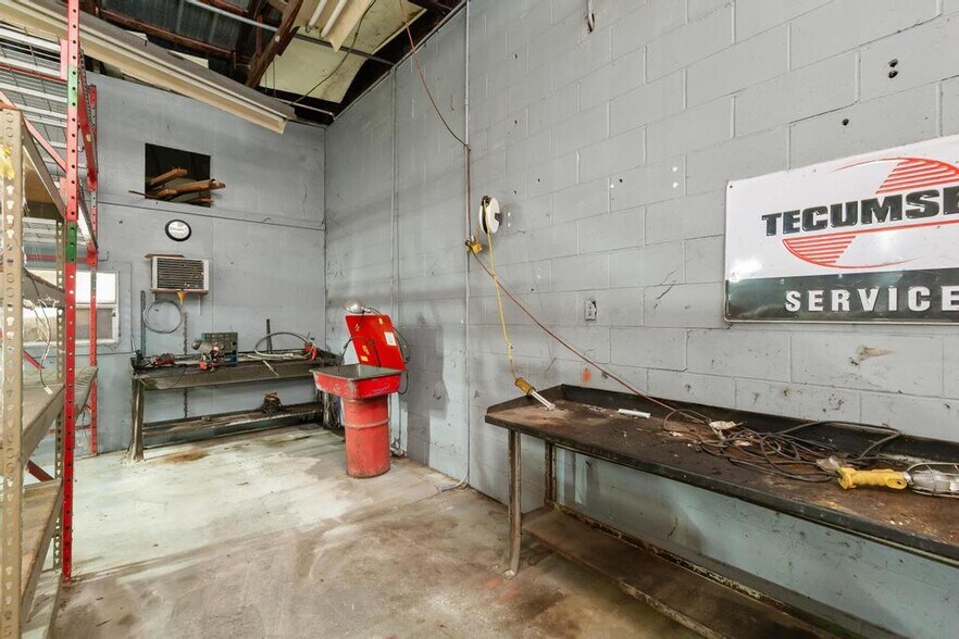 More Photos Of 15928 County Road 108, Hilliard Service For Sale