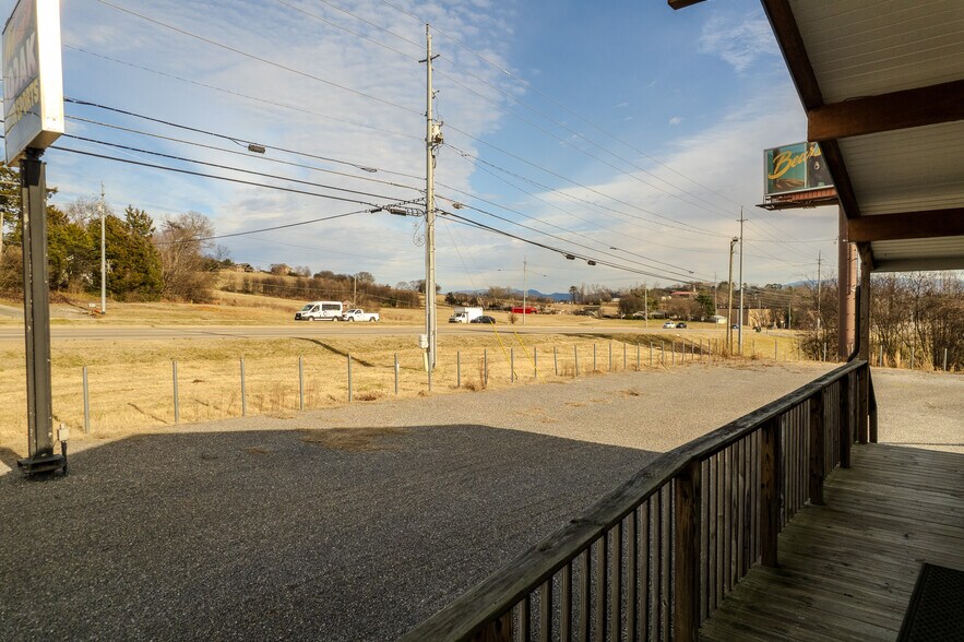 More Photos Of 2851 Winfield Dunn Pky, Kodak Land For Lease