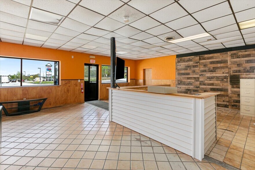 More Photos Of 415 Emerson Ave, Hampstead Restaurant For Sale