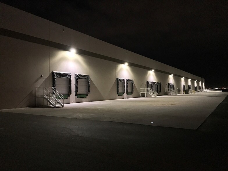 More Photos Of 445 Pan American Dr, El Paso Warehouse For Lease