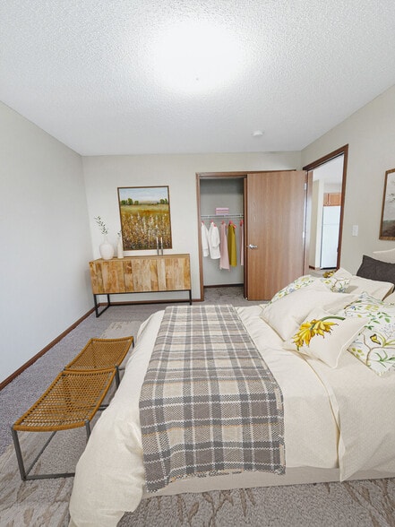 More Photos Of 1145 Hudson Rd, Saint Paul Apartments For Sale