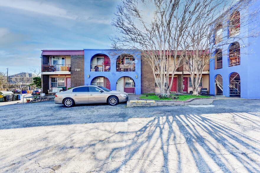 More Photos Of 701 W North Loop Blvd, Austin Apartments For Sale