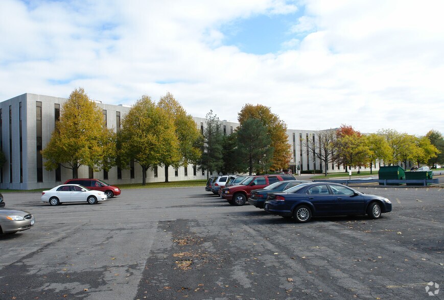 More Photos Of 290 Elwood Davis Rd, Liverpool Office For Lease