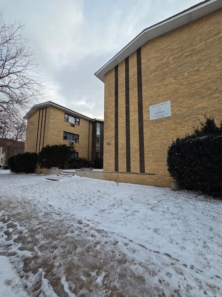 More Photos Of 7822-7824 S South Shore Dr, Chicago Apartments For Sale