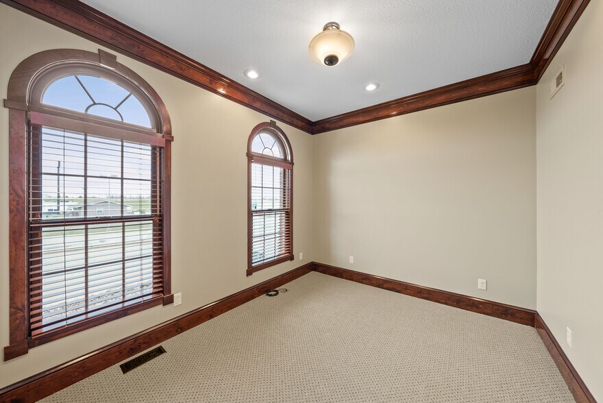 More Photos Of 616 Lana Dr, Cameron Office For Sale