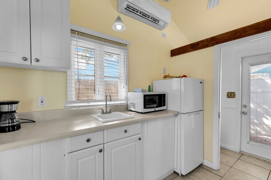 More Photos Of 243 61st St, Marathon Hotel For Sale
