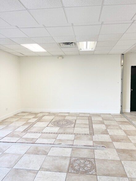 More Photos Of 706 Congaree Rd, Greenville Storefront Retail Office For Lease