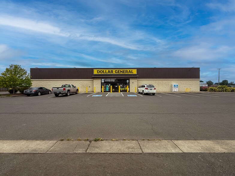 Primary Photo Of 415 E Douglas Ave NE, Gervais Freestanding For Sale