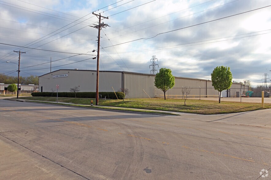 More Photos Of 324 N Nursery Rd, Irving Warehouse For Lease