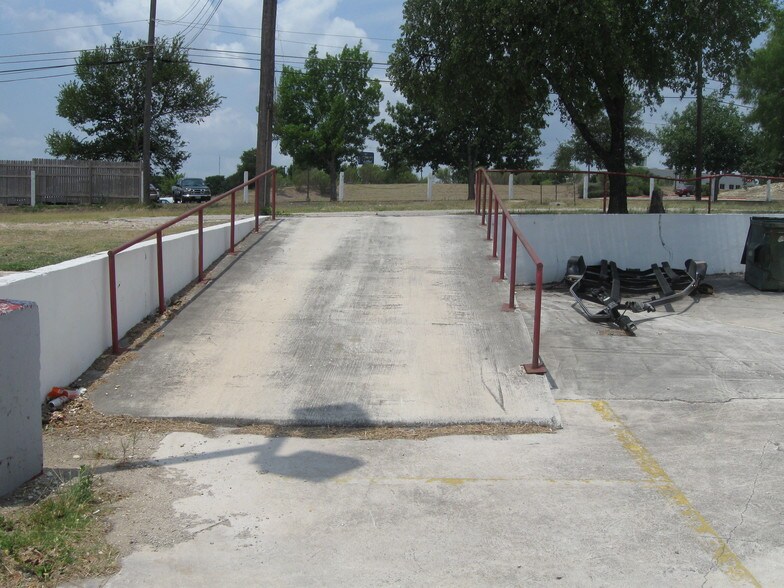 More Photos Of 5930 Bandera Rd, San Antonio Auto Dealership For Sale
