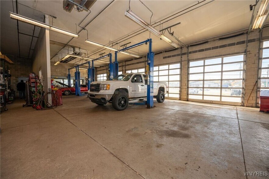 More Photos Of 2831 Transit Rd, Elma Flex For Lease