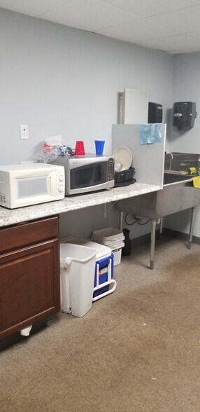 More Photos Of 742 Ashland Ave, Folcroft Warehouse For Lease