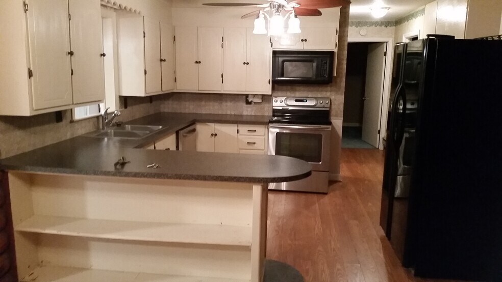 More Photos Of 215 Harding Rd, Chocowinity Office For Sale