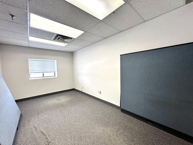 More Photos Of 400 Esna Park Dr, Markham Warehouse For Sale