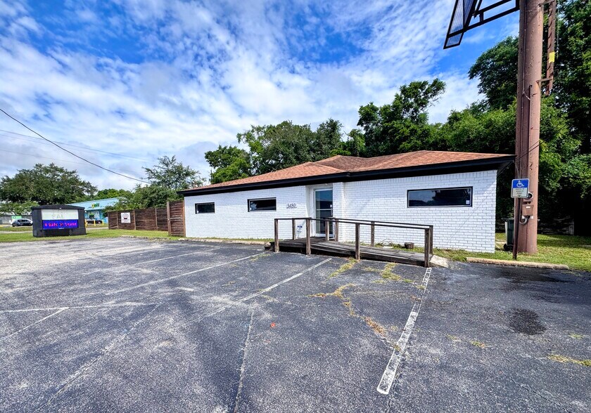 More Photos Of 3480 Barrancas Ave, Pensacola Freestanding For Lease