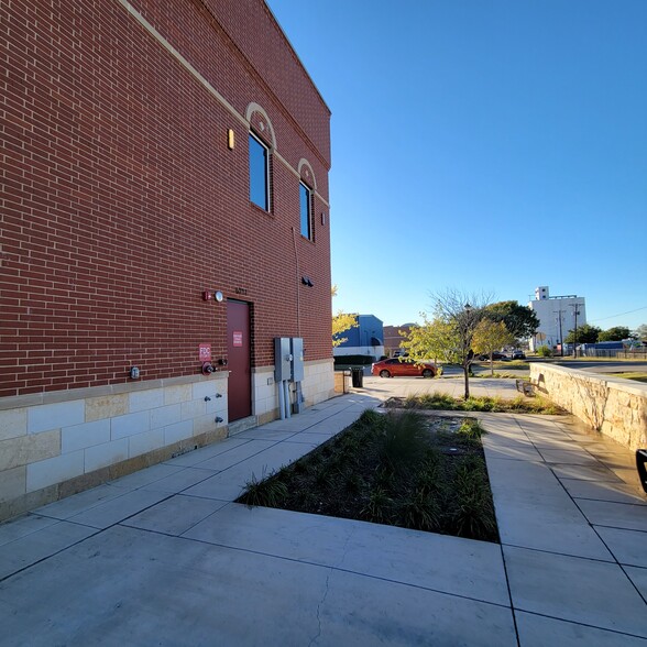 More Photos Of 6711 Oak St, Frisco Freestanding For Sale