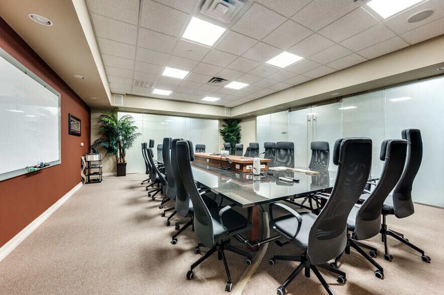 More Photos Of 13911 Distribution Way, Farmers Branch Warehouse For Sale