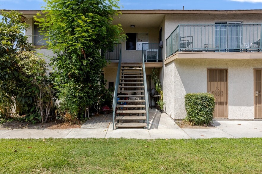 More Photos Of 1140 Oxford Dr, Redlands Apartments For Sale