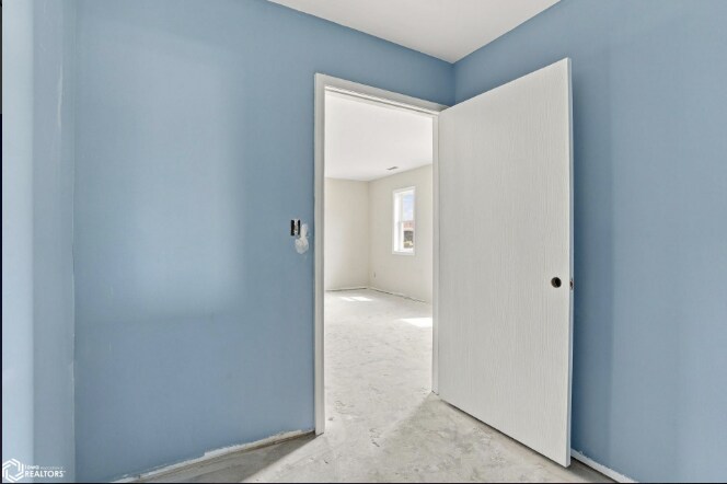 More Photos Of 1307 Broadway St, West Burlington Freestanding For Sale