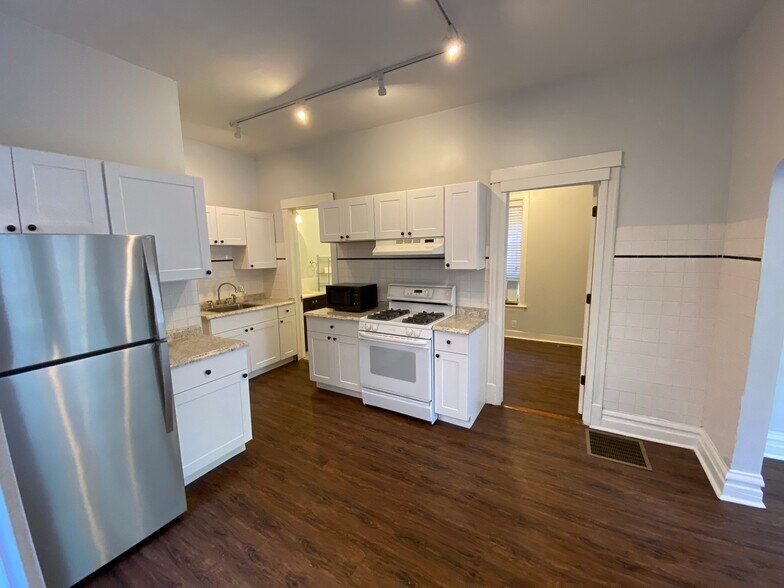 More Photos Of 1460 W Huron St, Chicago Apartments For Sale