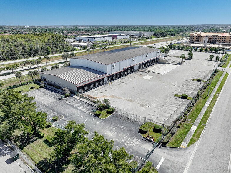 More Photos Of 3843 Ironbridge Blvd, Fort Myers Distribution For Lease