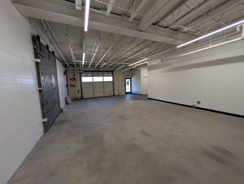 More Photos Of 1835 Dana St, Glendale Distribution For Lease
