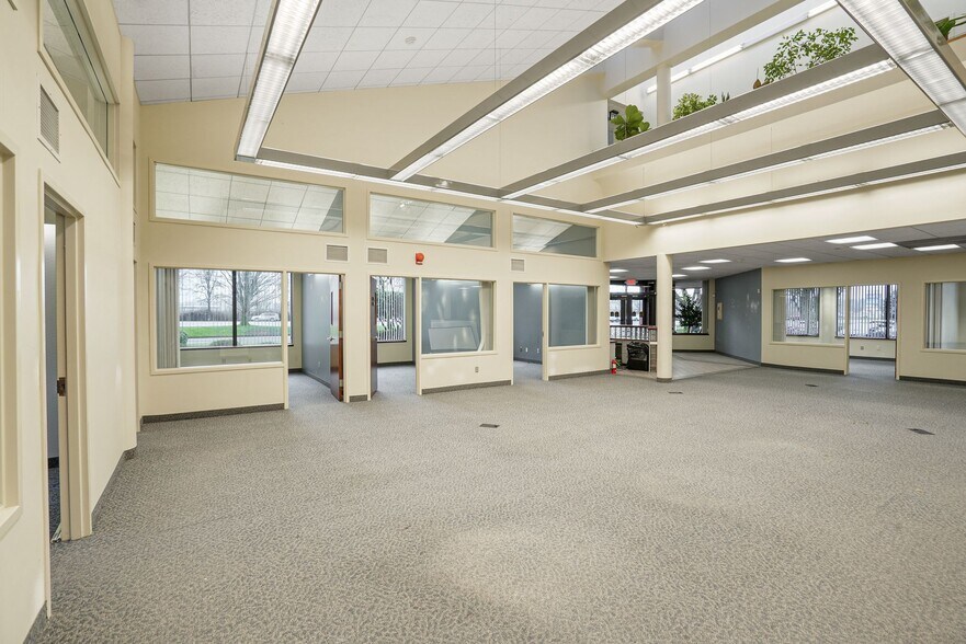 More Photos Of 2965 Ryan Dr SE, Salem Office For Sale