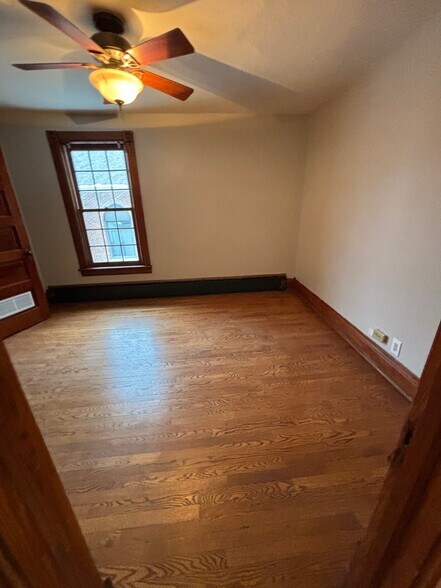 More Photos Of 236 Webster St, Batavia Office For Lease