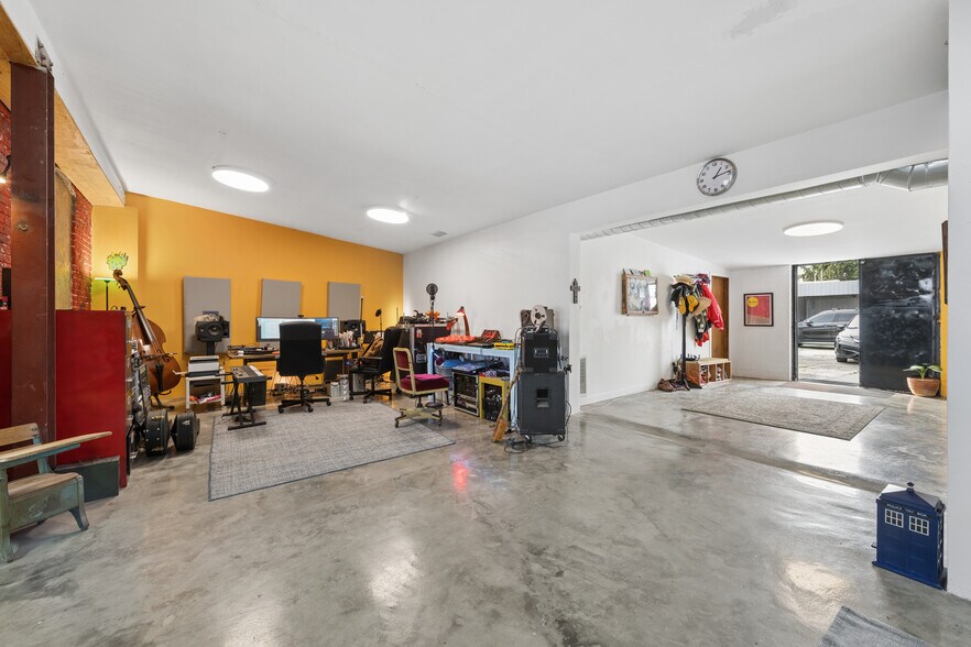More Photos Of 6215 S San Pedro St, Los Angeles Mixed Retail For Sale