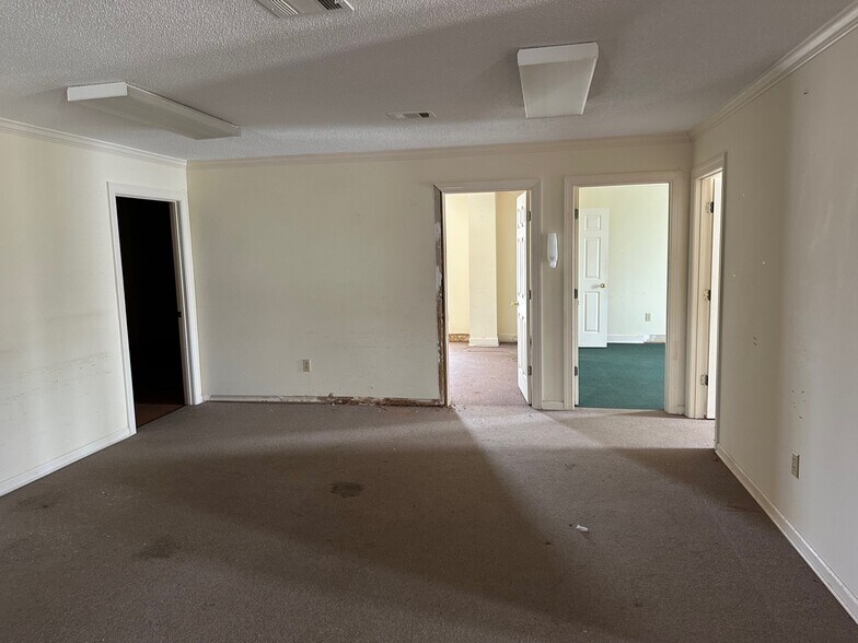 More Photos Of 1206 Shannon Blvd, Louisville Industrial For Sale