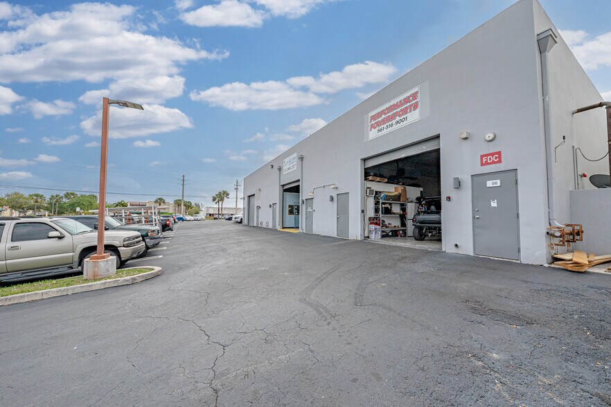 More Photos Of 1300 Old Dixie Hwy, Lake Park Warehouse For Sale