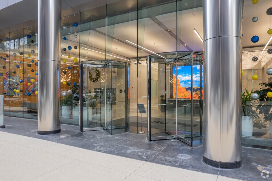 More Photos Of 550 W Adams St, Chicago Office For Lease