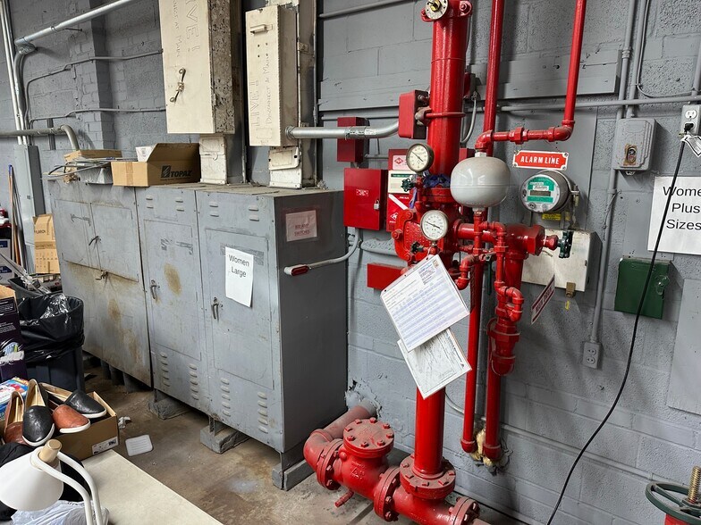 More Photos Of 2910 20th Ave, Astoria Warehouse For Lease