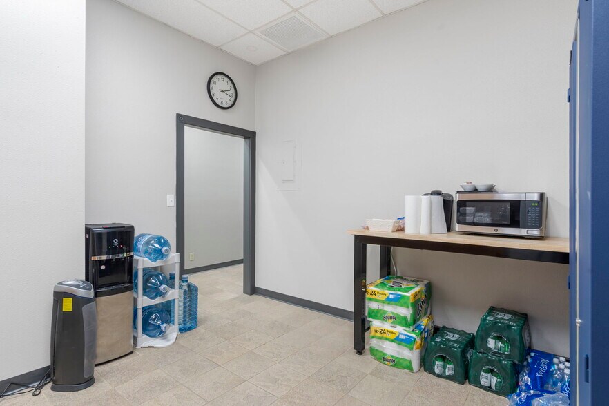 More Photos Of 2752 E Kearney St, Springfield Freestanding For Sale