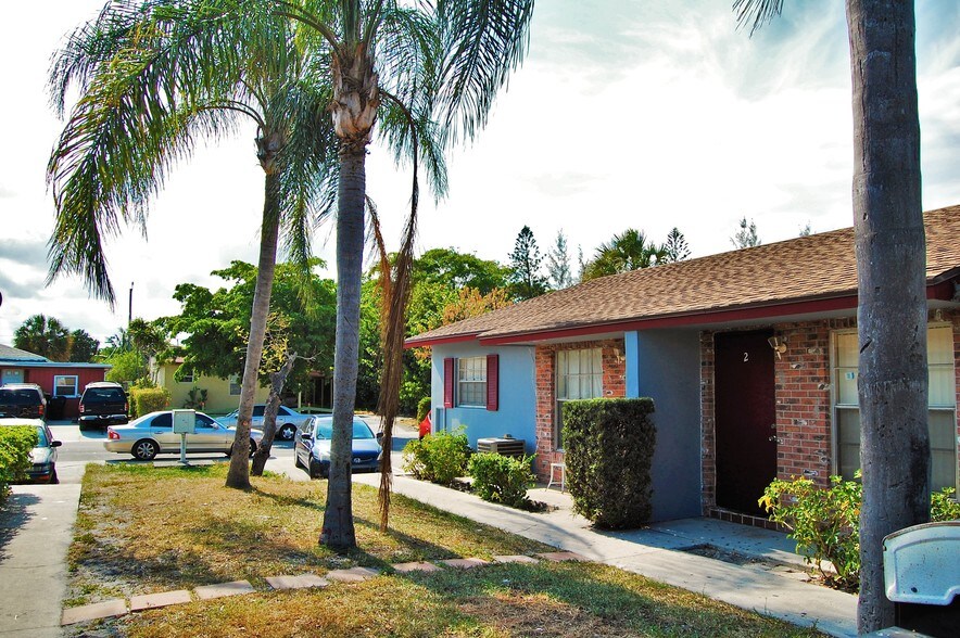 More Photos Of 712-714 S F St, Lake Worth Apartments For Sale