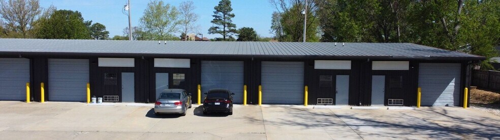 More Photos Of 1601 Acorn Dr, Rogers Distribution For Lease