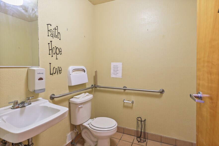 More Photos Of 1415 E Ramsey St, Banning Religious Facility For Lease