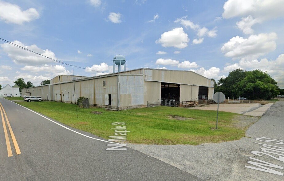 More Photos Of 314 N Maple St, Adel Manufacturing For Sale