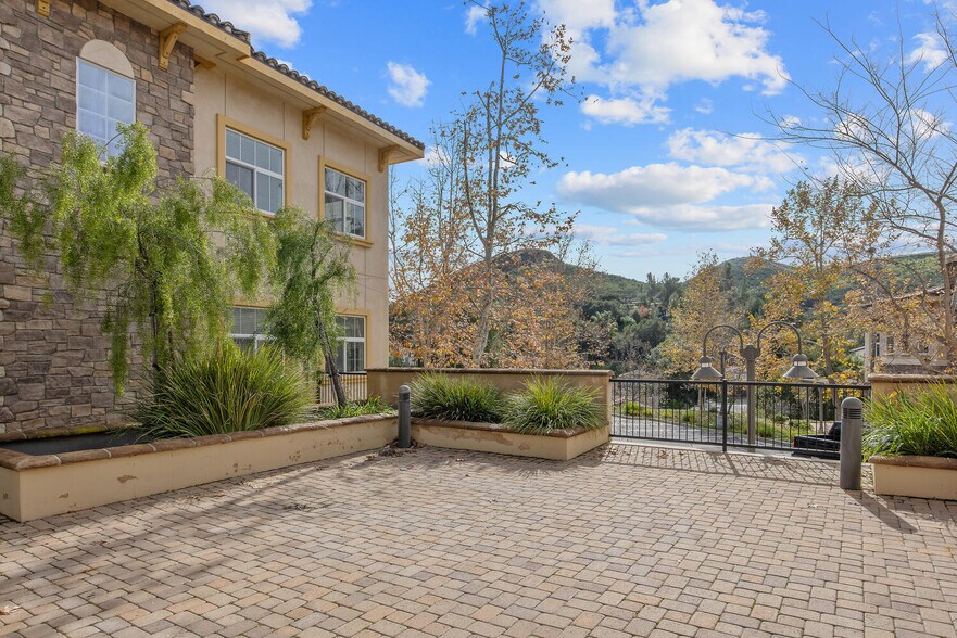 More Photos Of 5018 Chesebro Rd, Agoura Hills Medical For Sale