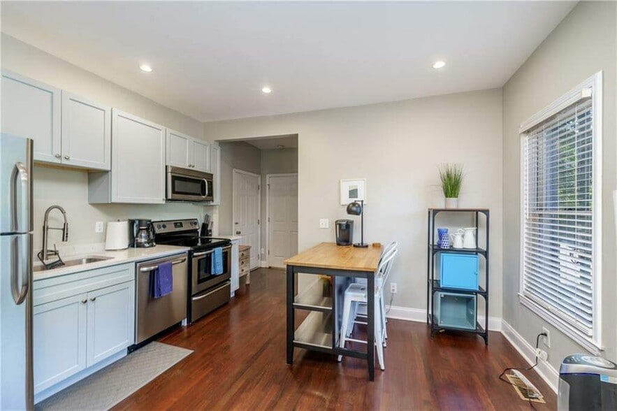 More Photos Of 604 Glen Iris Dr NE, Atlanta Office Residential For Sale