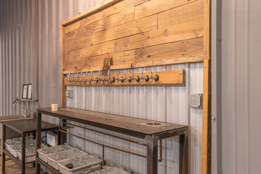 More Photos Of 80 County Ln, Lockhart Warehouse For Sale