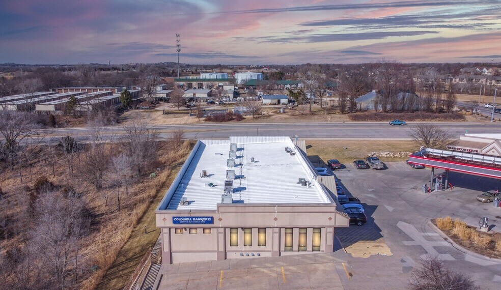 More Photos Of 2311 Wakarusa Dr, Lawrence Freestanding For Lease